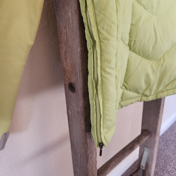 The North Face Women's Green Unique Slit Side Coat- Size Medium - Picture 6 of 10